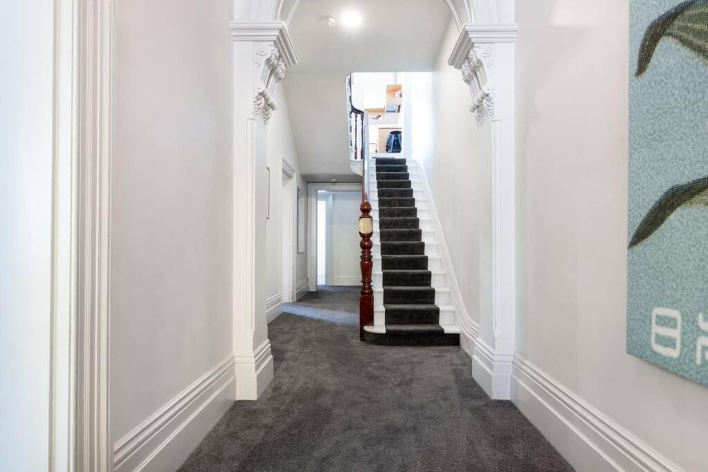 Generous Victorian Terrace In Cbd - Parking & Wifi Appartamento Launceston Esterno foto