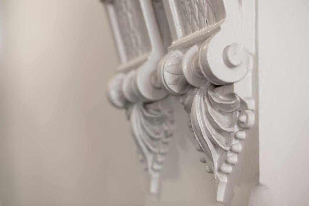 Generous Victorian Terrace In Cbd - Parking & Wifi Appartamento Launceston Esterno foto