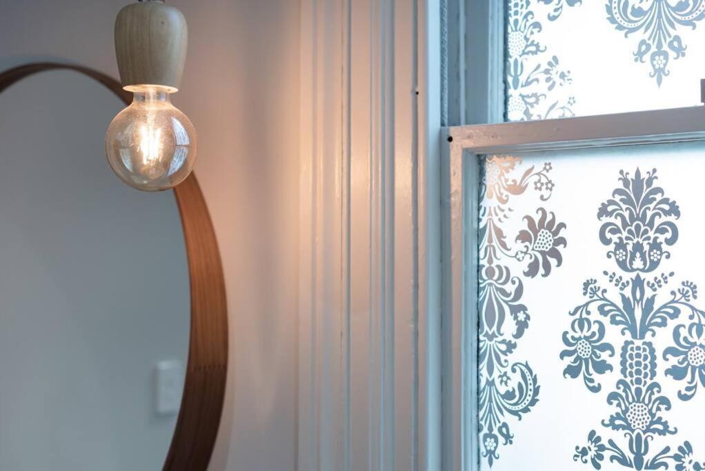 Generous Victorian Terrace In Cbd - Parking & Wifi Appartamento Launceston Esterno foto