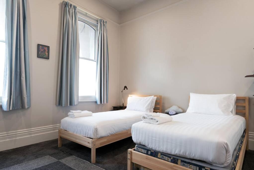 Generous Victorian Terrace In Cbd - Parking & Wifi Appartamento Launceston Esterno foto