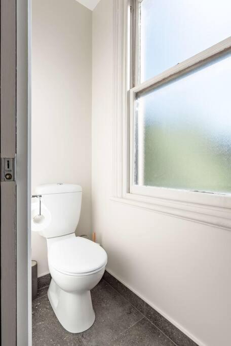 Generous Victorian Terrace In Cbd - Parking & Wifi Appartamento Launceston Esterno foto